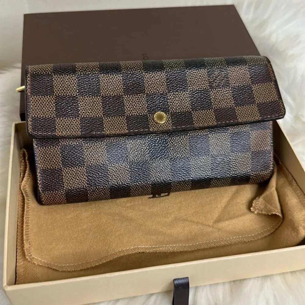 💯Authentic Louis Vuitton DE Long Wallet 🍀
